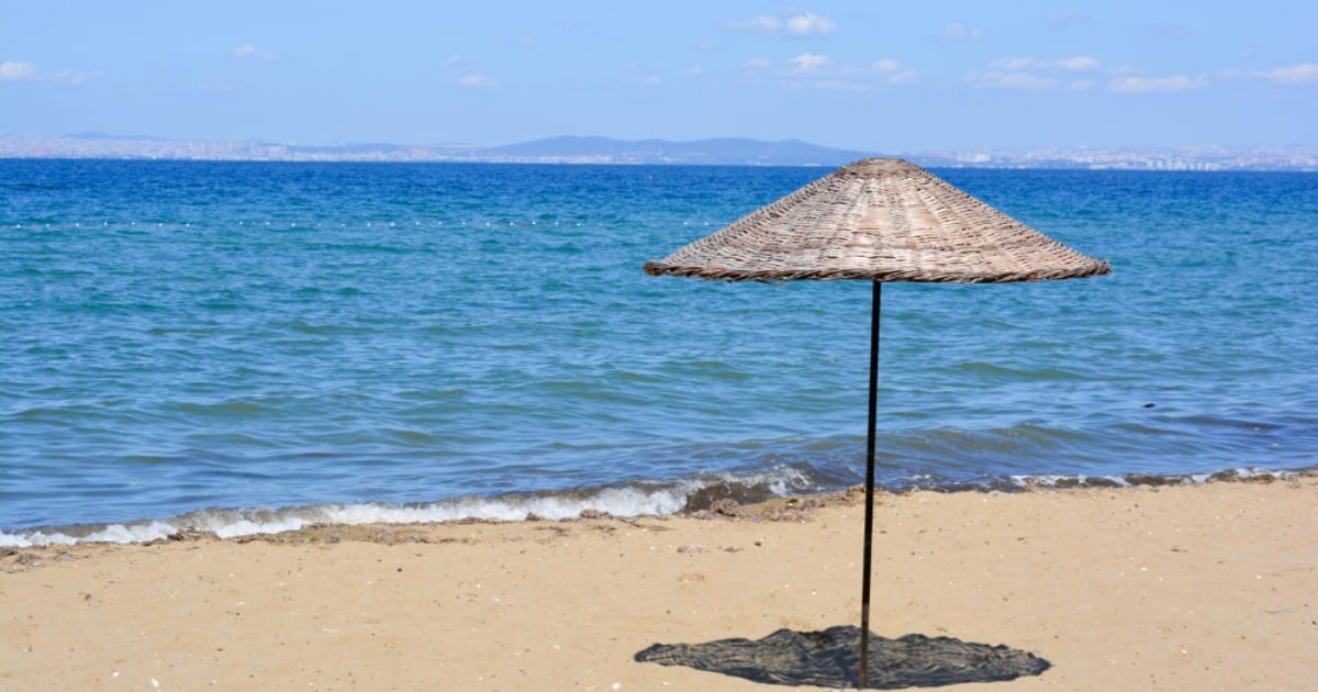 Assos'ta Denize Girilir mi? Su Sıcaklığı, Koylar ve Plaj Rehberi — Assos Gezi Rehberi · Doğa