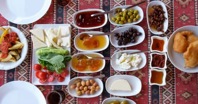 Assos'un En İyi Kahvaltı Mekanları — Serpme, Köy ve Organik