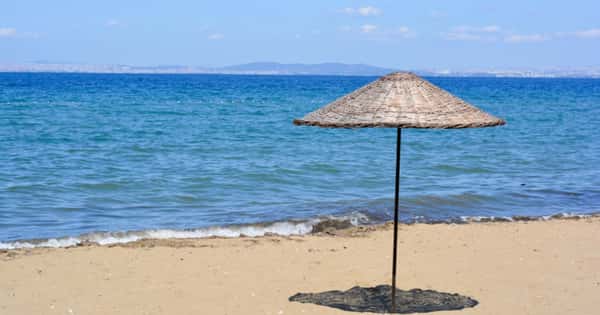 Assos'ta Denize Girilir mi? Su Sıcaklığı, En İyi Koylar ve Plaj Rehberi 2027 — Assos Gezi Rehberi Blog
