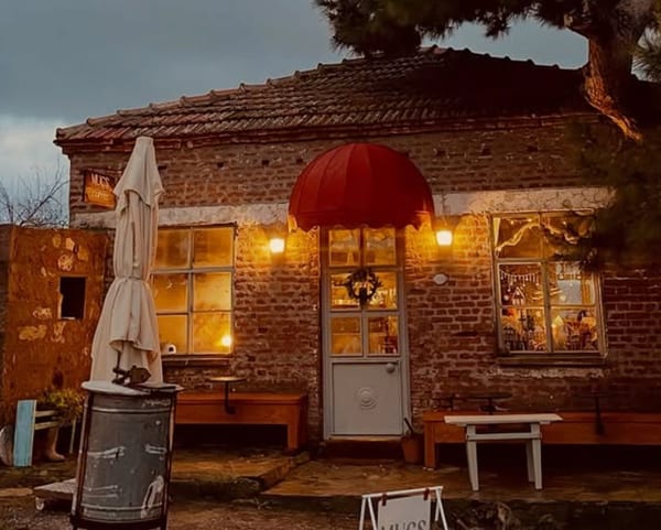 Mucs Coffee — Kafe · Söğütlü Assos Ayvacık