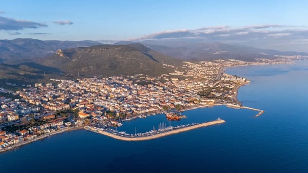 Mıhlı Halk Plajı — Assos gezilecek yer, Küçükkuyu