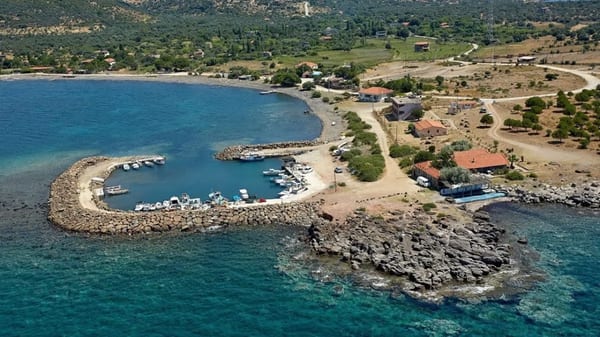 Sivrice Plajı — Assos gezilecek yer, Bektaş